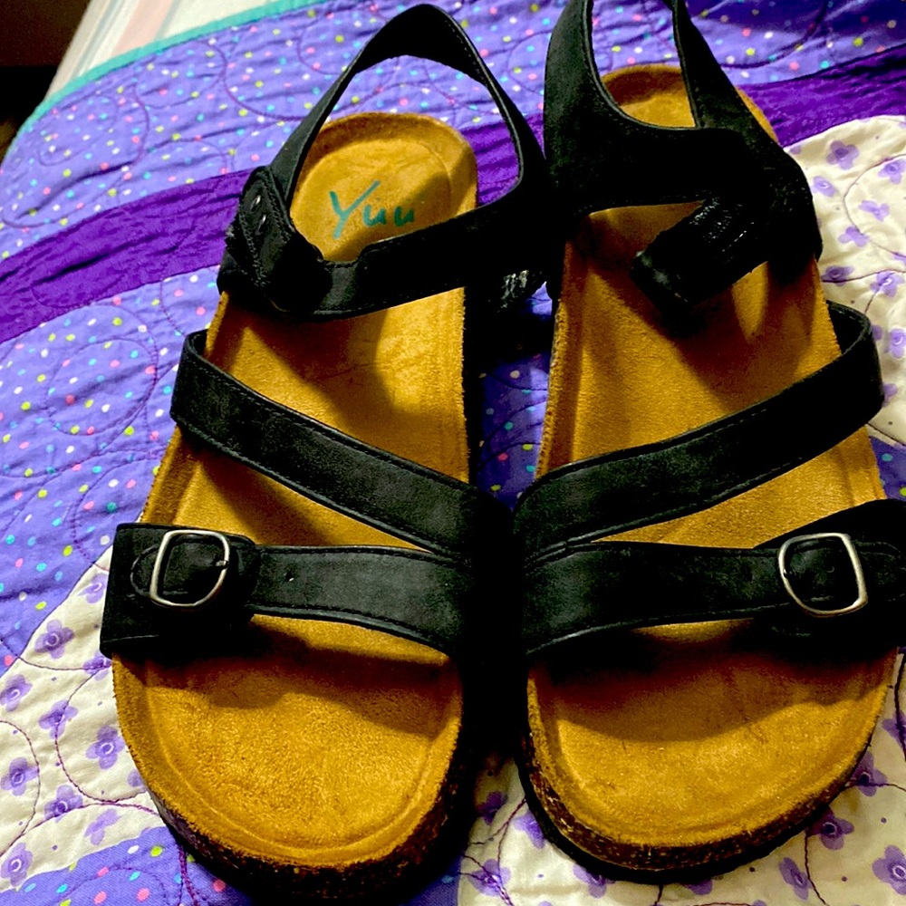 EUC YUU Sandals
